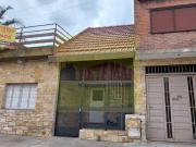Venta de 3 departamentos en block. Zona Villa Luzuriaga....