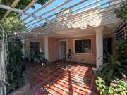 Venta de ACOGEDORA casa con Local Comercial, Av. Libertador