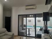 VENTA DE AMPLIA CASA + DEPARTAMENTO CON PISCINA –...