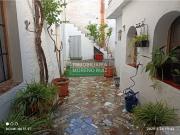 Venta de amplia casa en Albendín, muy bien situada