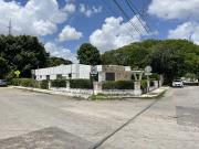 Venta de amplia casa en esquina Itzimná ideal para proyecto