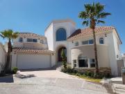 VENTA DE AMPLIA CASA EN RINCON DE LAS LOMAS