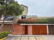 VENTA DE AMPLIA CASA EN SURCO URB. BENAVIDES