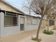 Venta De Amplia Casa Esquina De 3 Dorm. Y 1b En El Bosque