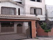 VENTA DE AMPLIA CASA RESIDENCIAL EN URB. PORTADA DEL SOL...