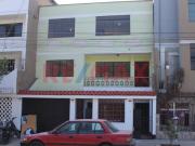 Venta De Amplia Casa Y Frente Al Parque