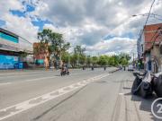 Venta de amplia propiedad con uso mixto sobre la Avenida...