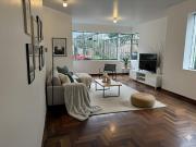 Venta de amplio departamento frente parque