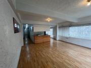 Venta de amplio e iluminado departamento