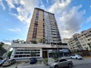 Venta de Apartamento en 1era Av. de la Urb. Los Palos...