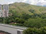 Venta de apartamento en edificio barrio Santa Rita en el...