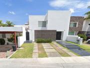 VENTA DE BELLA CASA EN CUMBRES DEL LAGO QUERETARO