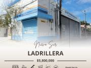 VENTA de Bodega con giro alimenticio, en esquina, a 1...