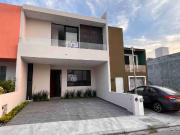 VENTA DE BONITA CASA EN CAÑADAS DEL BOSQUE