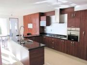 VENTA DE BONITA Y MUY AMPLIA CASA EN CUMBRES DEL LAGO,...