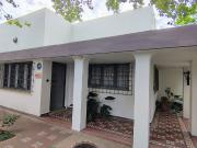 Venta de casa 2 dormitorios amplio patio Arguello