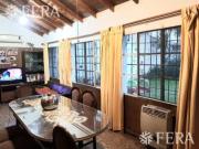 Venta de Casa 3 ambientes con fondo libre y quincho...
