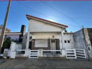 VENTA DE CASA 3 AMBIENTES, GARAJE, PATIO, EN MORÓN