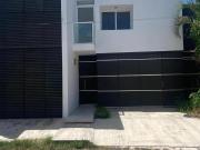 Venta de Casa 3 Habitaciones en Montebello con piscina