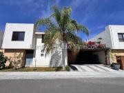 Venta de Casa 3 recamaras y 1 en PB, jardín y Roof Garden