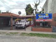 Venta de Casa 4 Amb. en Villa Luzuriaga Sobre lote de...