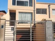 VENTA DE CASA 4 AMBIENTES CON FONDO HURLINGHAM
