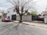 Venta de Casa 4 ambientes con parque en Berazategui Centro
