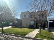 Venta de casa 4 dormitorios en barrio privado portal andino