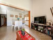 Venta de casa 4 dormitorios, parque y pileta, en La Plata