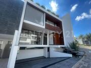 Venta de casa, 4 niveles, roof garden c/jacuzzi, Lomas...