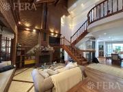 Venta de Casa 5 ambientes con cochera y jardín en Villa...