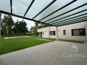 Venta de casa 5 dormitorios con parque y pileta en...