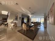 Venta de Casa 6 ambientes con Piscina en Club de Campo Abril