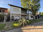 Venta de Casa 7 ambientes con patio y parrilla en...