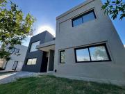 Venta de casa a la laguna Barrio Nautico el Naudir