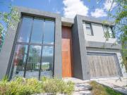 Venta de casa a la laguna Barrio santa ana Tigre