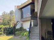 VENTA DE CASA A PIE DE CALLE EN BOSQUES DE LAS LOMAS...