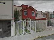 Venta de casa a precio de remate en Av del Roble, Villas...