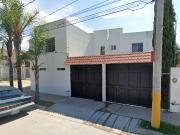 Venta de casa a precio de remate en Av. Oxigeno, León de...