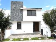 VENTA DE CASA A PRECIO DE REMATE EN CIUDAD MADERAS,...