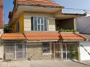 Venta de casa a precio de remate en Enrique Ramos...