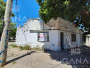 Venta de casa a reciclar en barrio arroyito de 1...