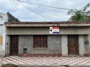 VENTA DE CASA A REFACCIONAR, CALLE SARMIENTO