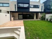 Venta de Casa al Norte de Merida con Amenidades en...