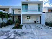 VENTA DE CASA AMUEBLADA CON PANELES SOLARES EN PRIVADA