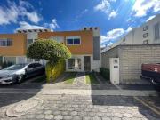 Venta de casa atrás de Plaza Cruz del Sur