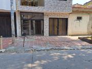 VENTA DE CASA BARRIO JUNIN DE DOS NIVELES CON APARTAMENTOS