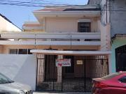 VENTA DE CASA CENTRICA DE 3 RECAMARAS CON ACABADOS EN...