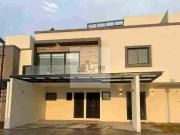 VENTA DE CASA CERCA DEL PARQUE BICENTENARIO, AMENIDADES,...