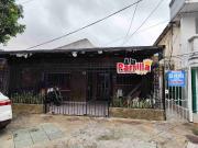 VENTA DE CASA COMERCIAL CON DOS APARTAMENTOS...